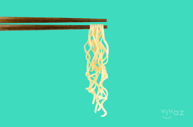 Receta de wok de tallarines orientales por Juan Revenga - Vivaz Seguros Receta de wok de tallarines orientales por Juan Revenga - Vivaz Seguros